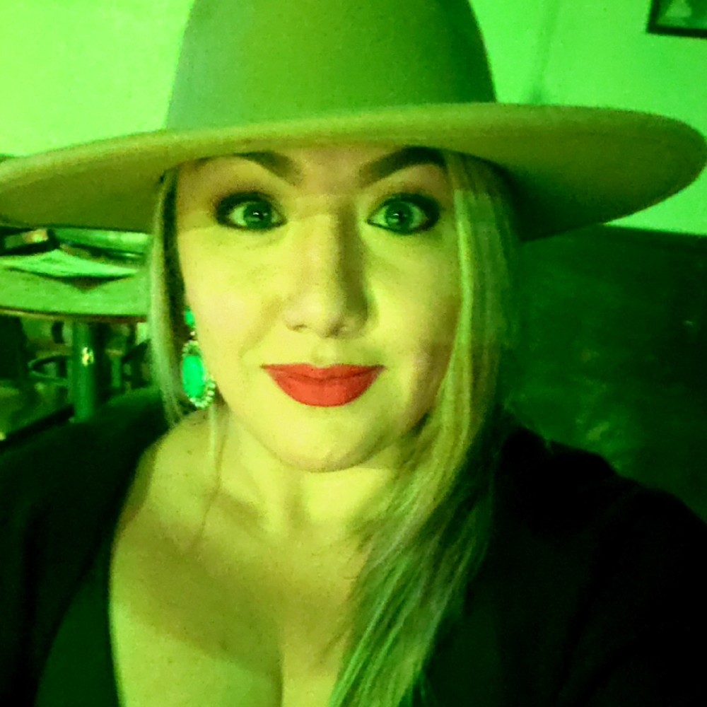 Meet your Posher, Debbie